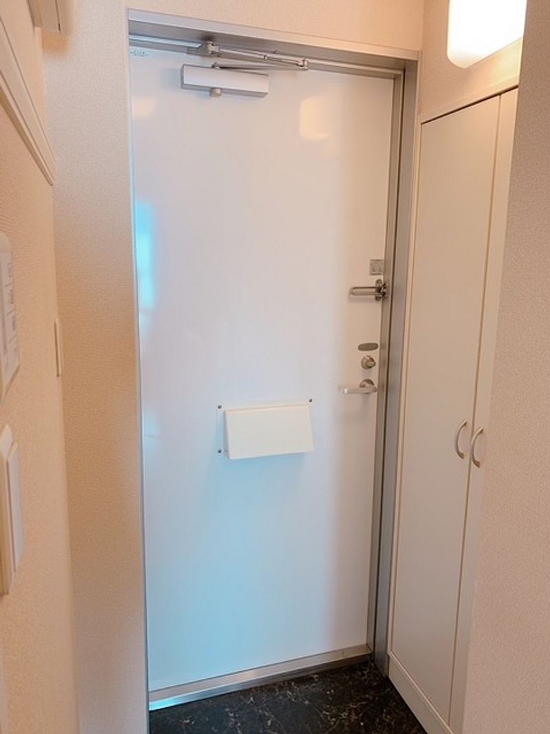 レオパレスグリーンアンバー 玄関