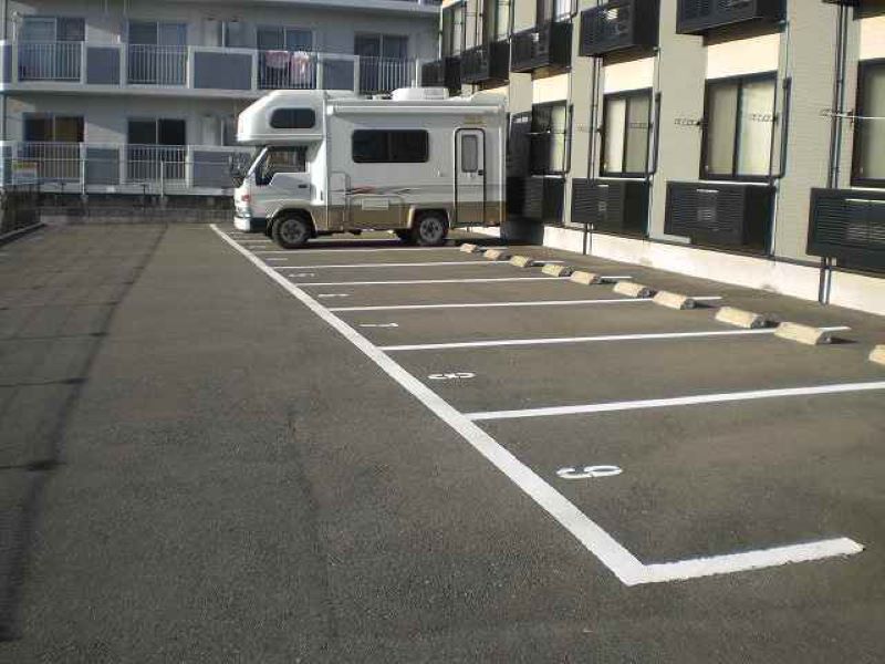 レオパレスプレザントハウス２ 駐車場