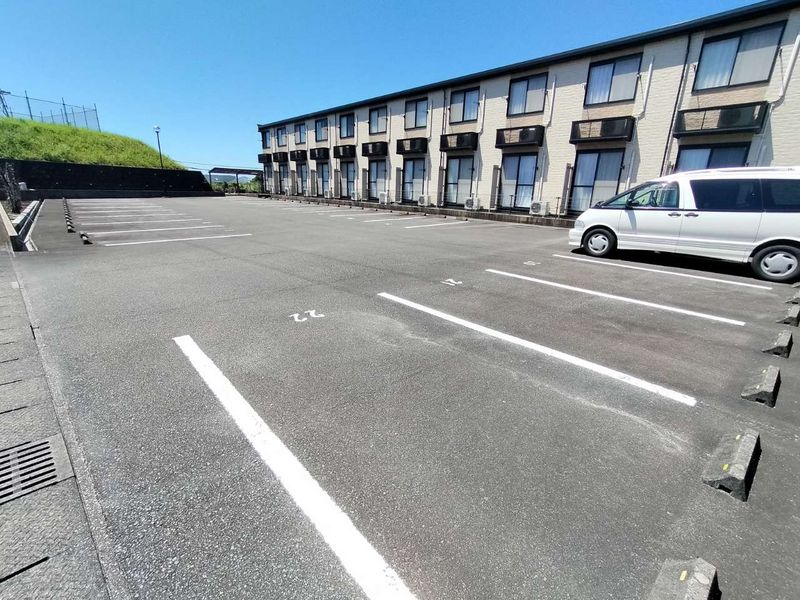 レオパレス寺ノ上 駐車場