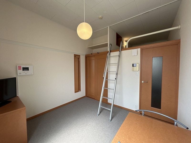 レオパレスイターナル 居間