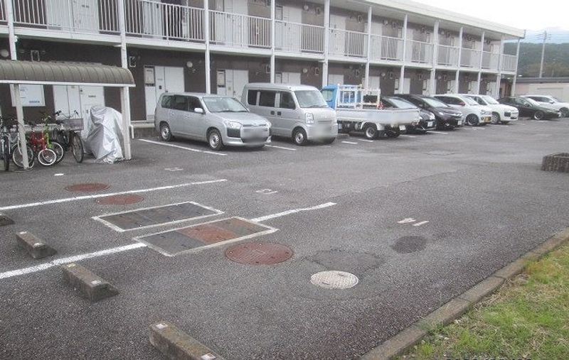 レオパレス千福 駐車場