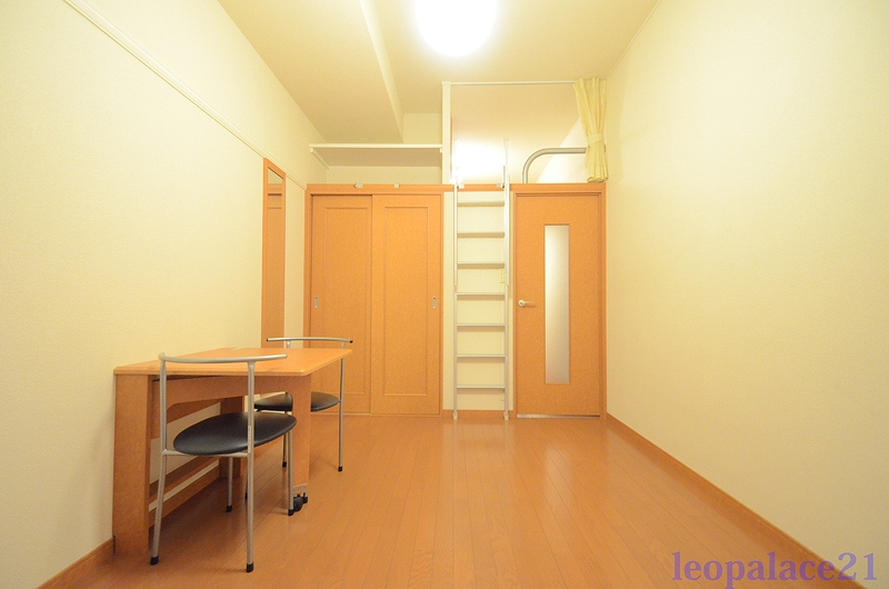 レオパレスストレリチア 居間