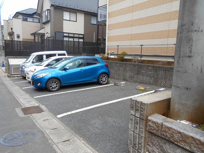 レオパレスサンシティー 駐車場