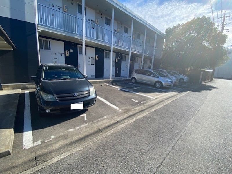 レオパレスヴェール 駐車場