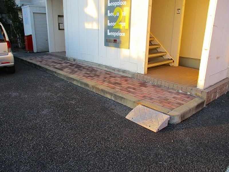 レオパレスメイプルＩ エントランス