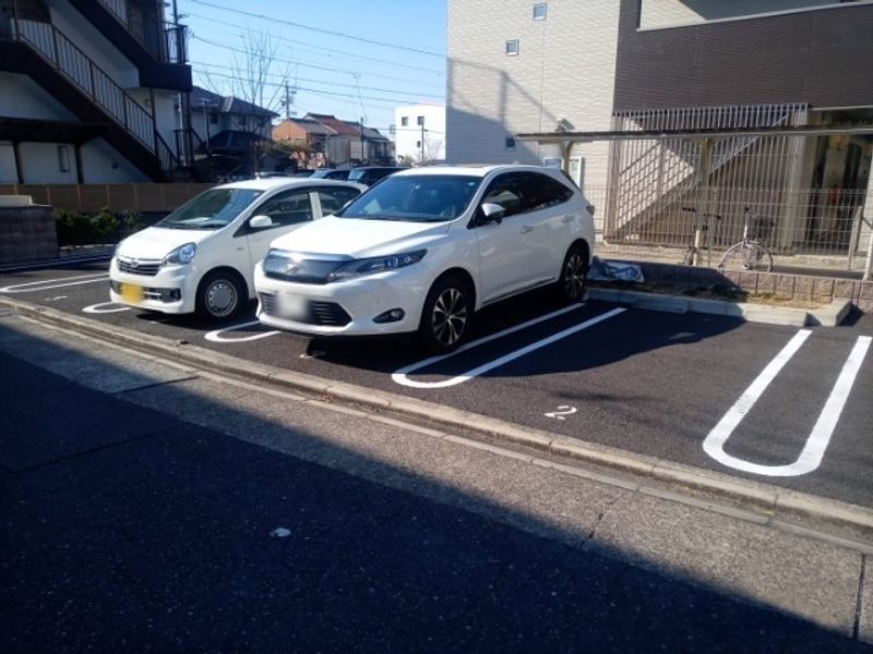 レオパレスボヌール中村 駐車場