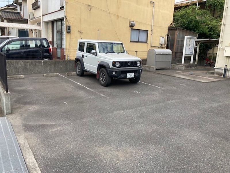 レオネクスト宮ノ前 駐車場