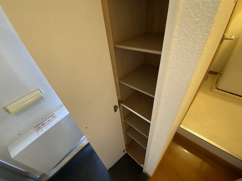 レオパレスコーポ　藤原 収納