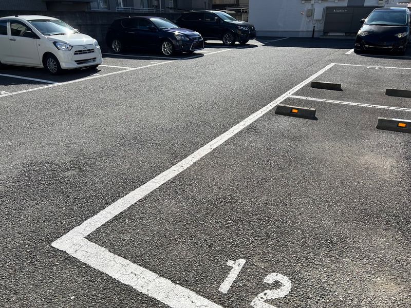 レオパレスヴァンクール国母 駐車場