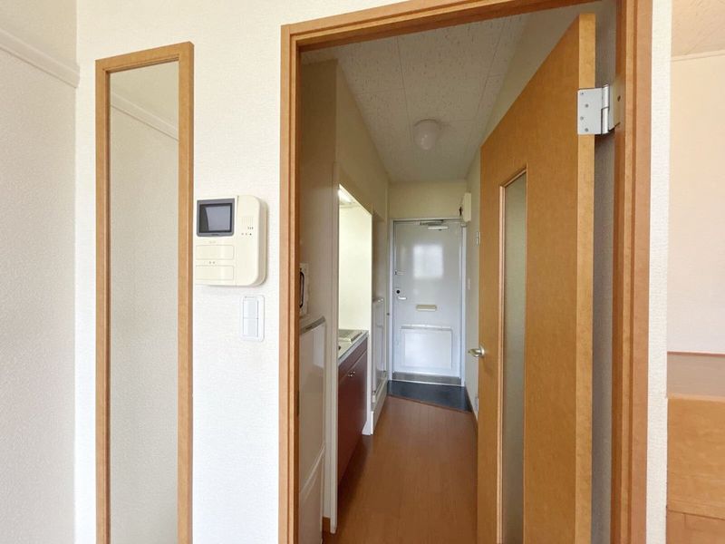 レオパレス柏屋 玄関