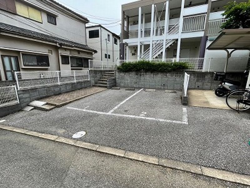 レオパレスフォレ　タキノイ 駐車場