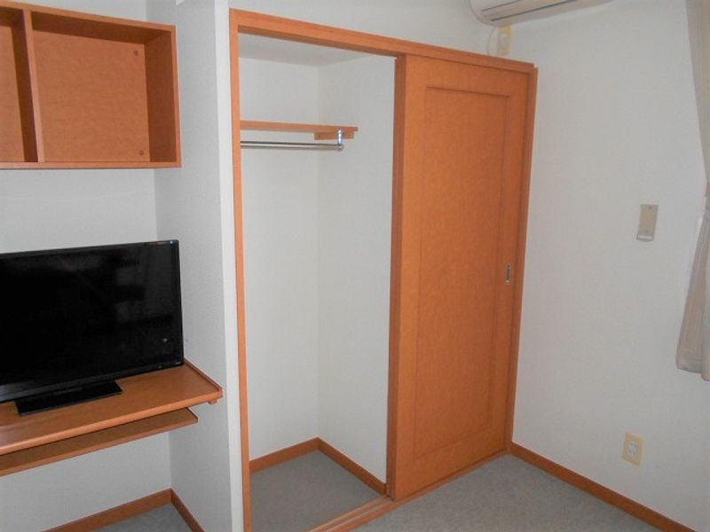 レオパレスアモロッソ 収納