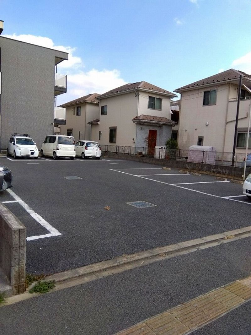 レオパレスハポネスⅢ 駐車場
