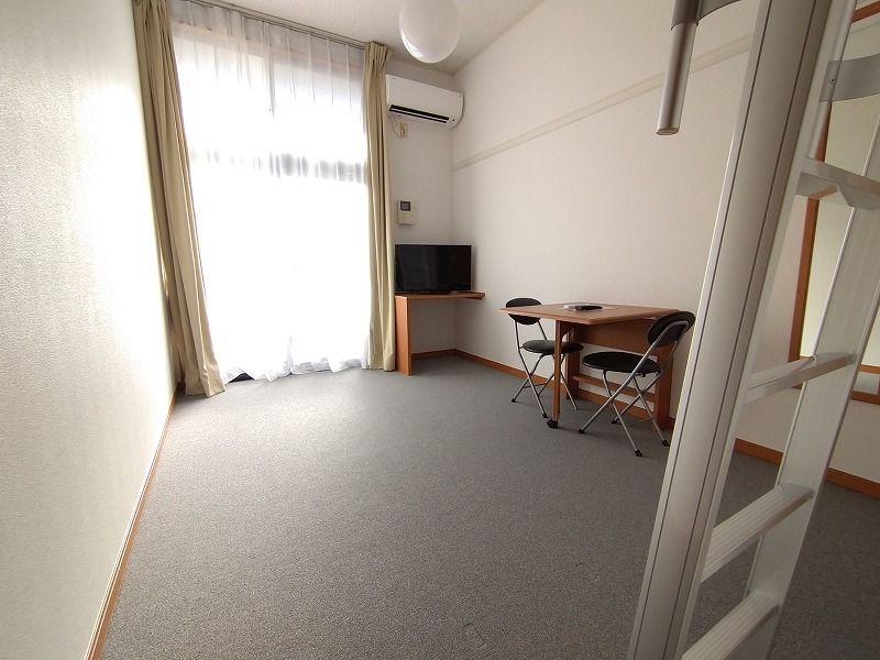 レオパレスアーバンビレッジ日吉 居間