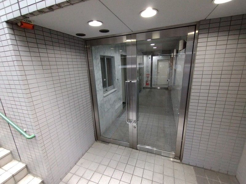 レオパレスＦｌａｔ浜松町 エントランス