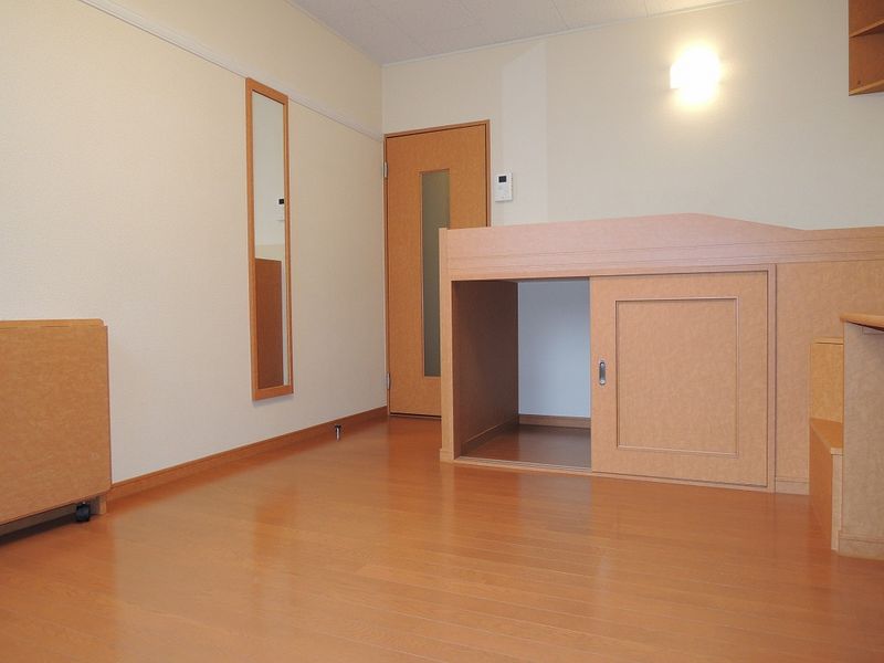レオパレス月寒西 居間