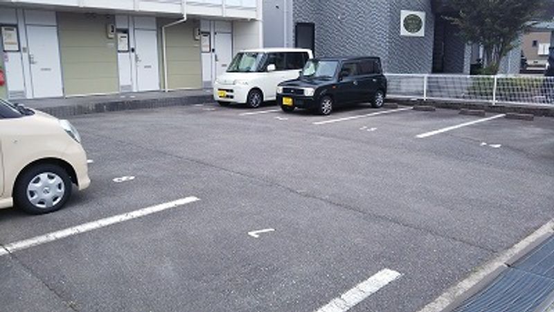 レオパレスサニーホームズ２ 駐車場