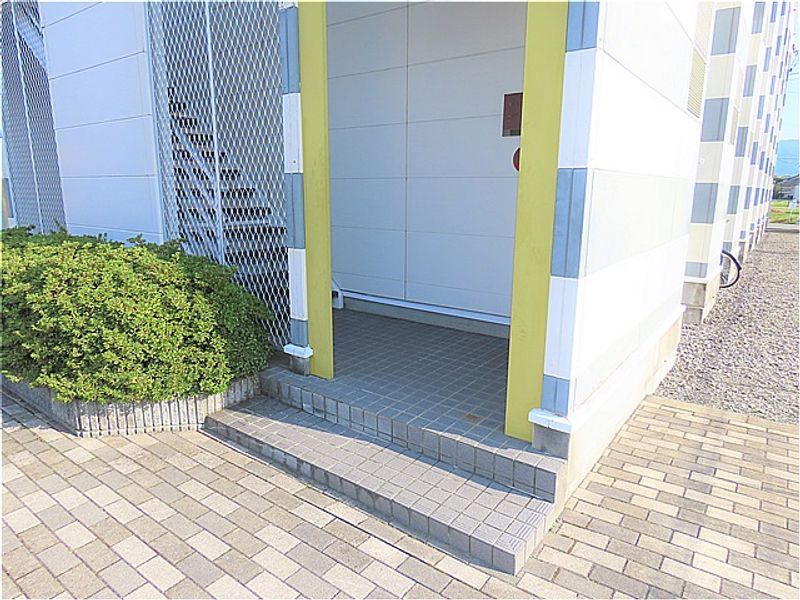レオパレス喜多村 エントランス