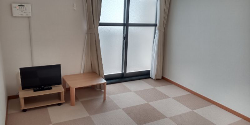 レオパレス川西 居間
