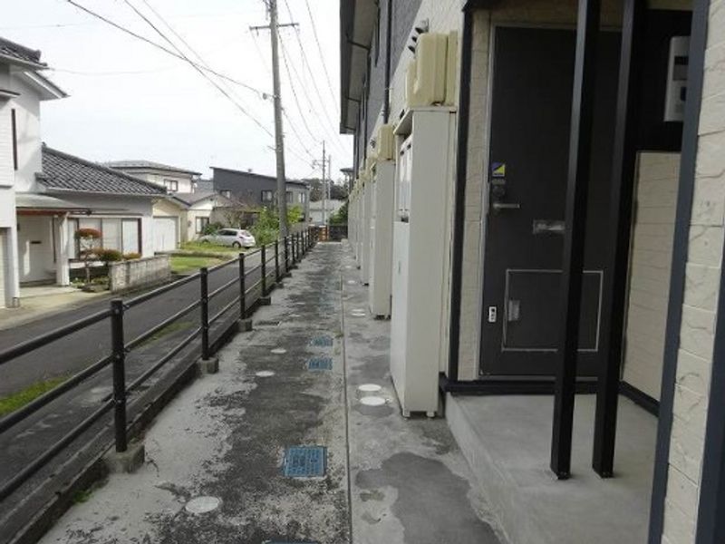 レオパレスアウル エントランス