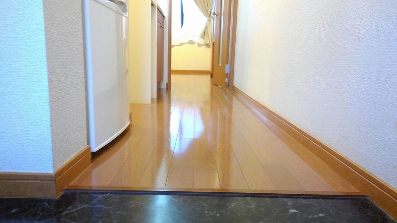レオパレスラルジュ 玄関