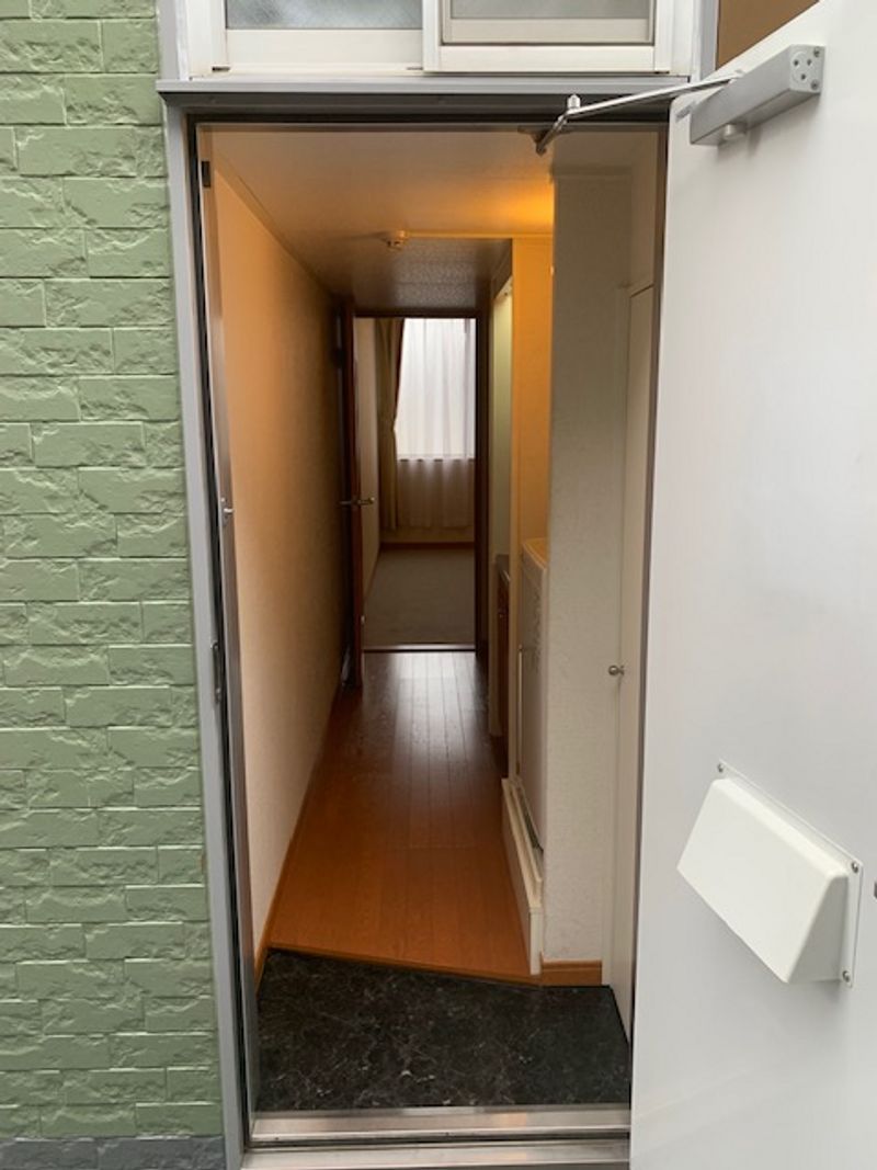 レオパレスマグノーリア 玄関