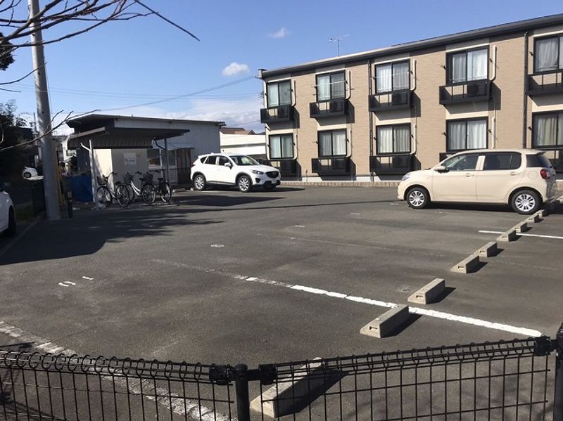 レオパレスサンビッフェ 駐車場
