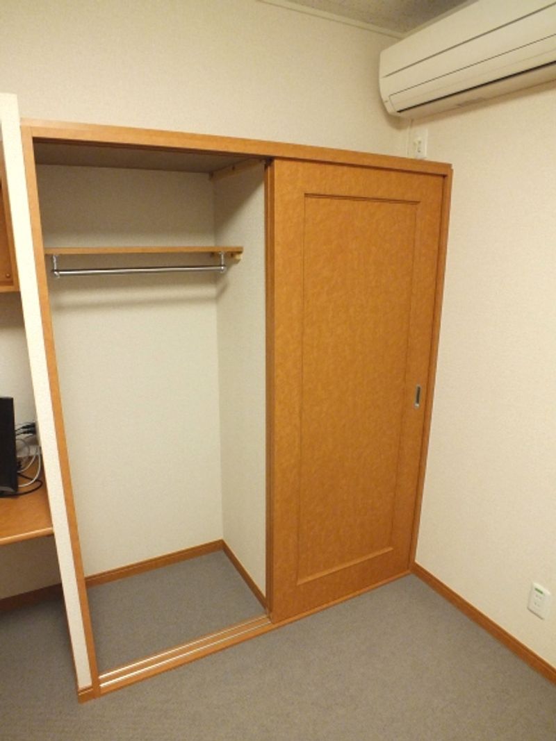 レオパレスラ　レーブ 収納
