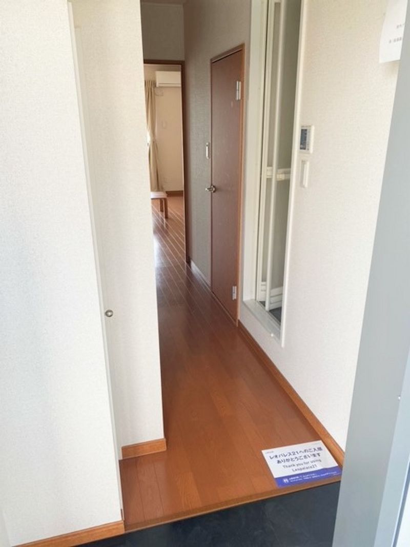 レオパレスすいれん 玄関