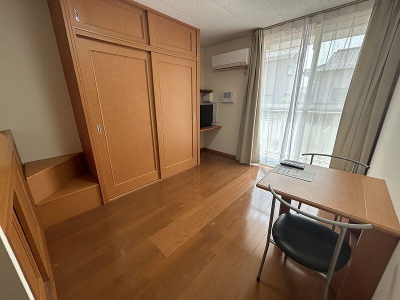 レオパレスフローラ 居間