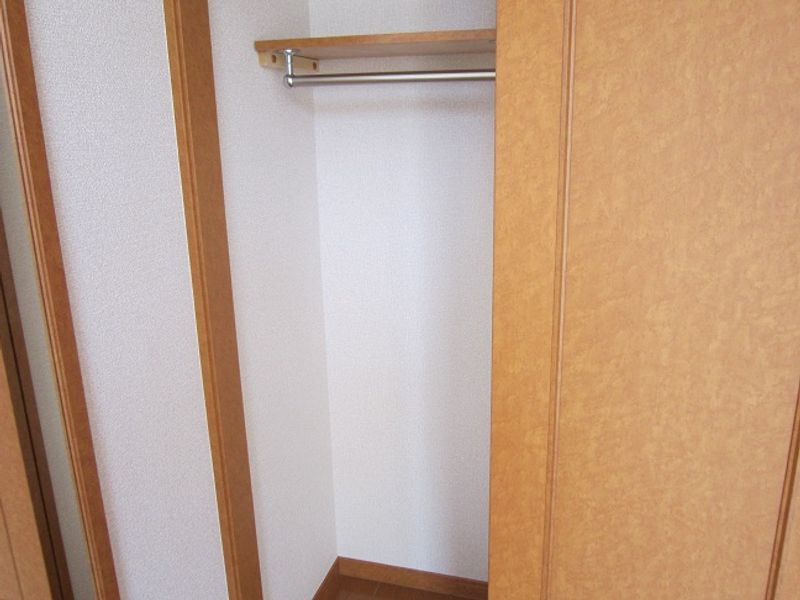 レオパレスエレガンスオキノミヤ 収納
