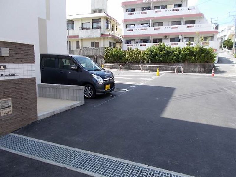 クレイノ和 駐車場