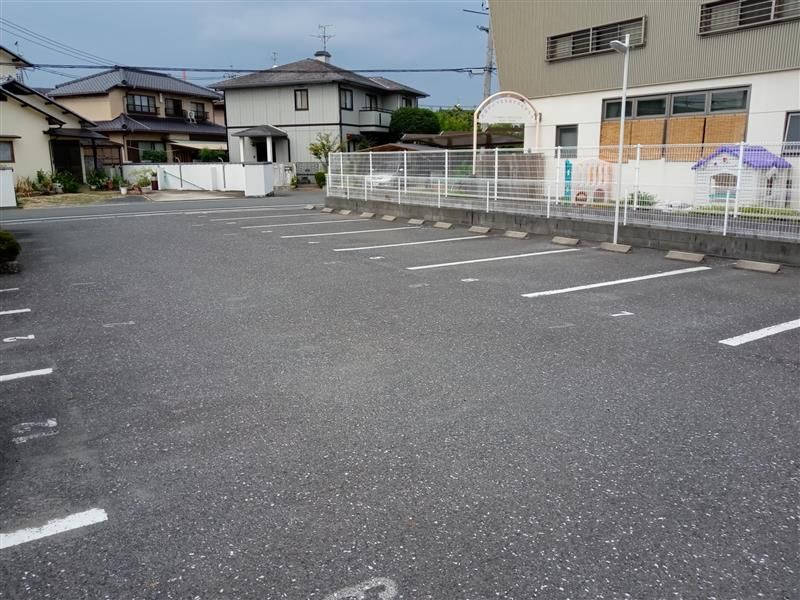 レオパレスマユリカⅡ 駐車場