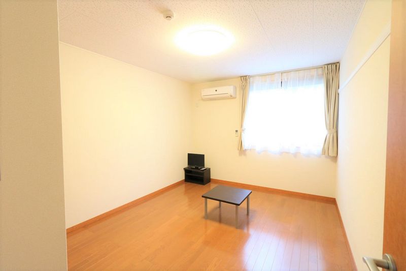 レオパレス平野 居間