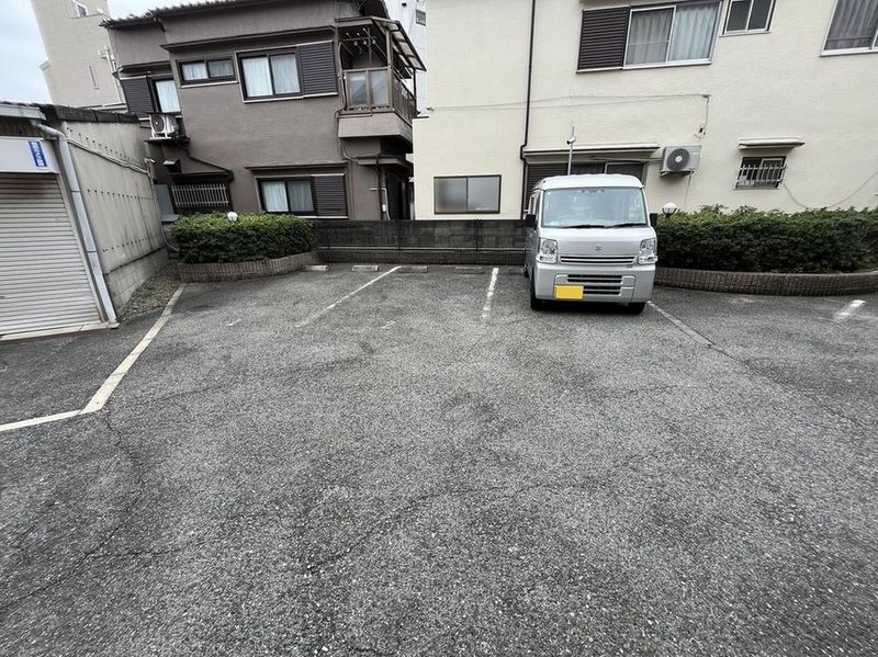 leopalace Toyosato 주차장