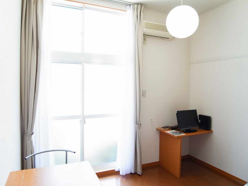 レオパレスＩＷＡＳＥ　Ｔ・Ｒ・Ｙ 居間