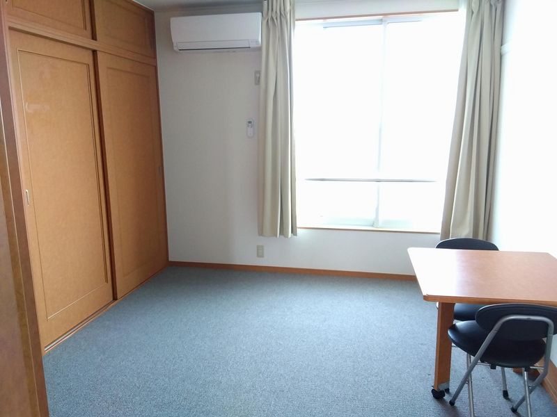 レオパレスＣｏｚｙ　ｃｏｕｒｔ 居間