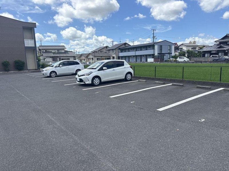 レオパレスＳＴＯ 駐車場