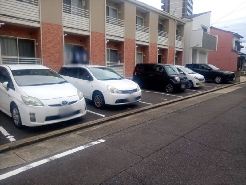 レオネクストパールハウスカズ 駐車場
