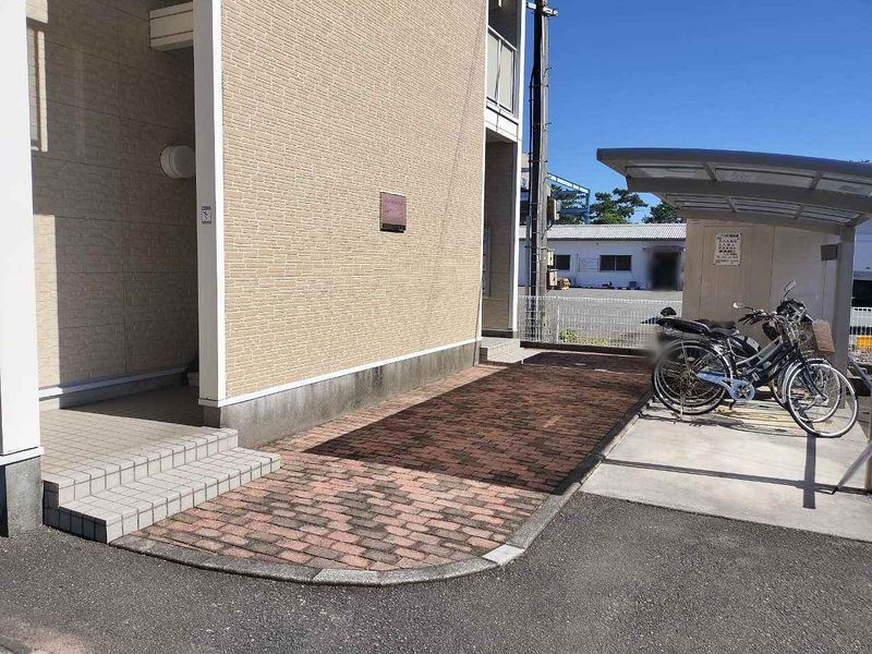 レオパレスプルメリアⅢ エントランス