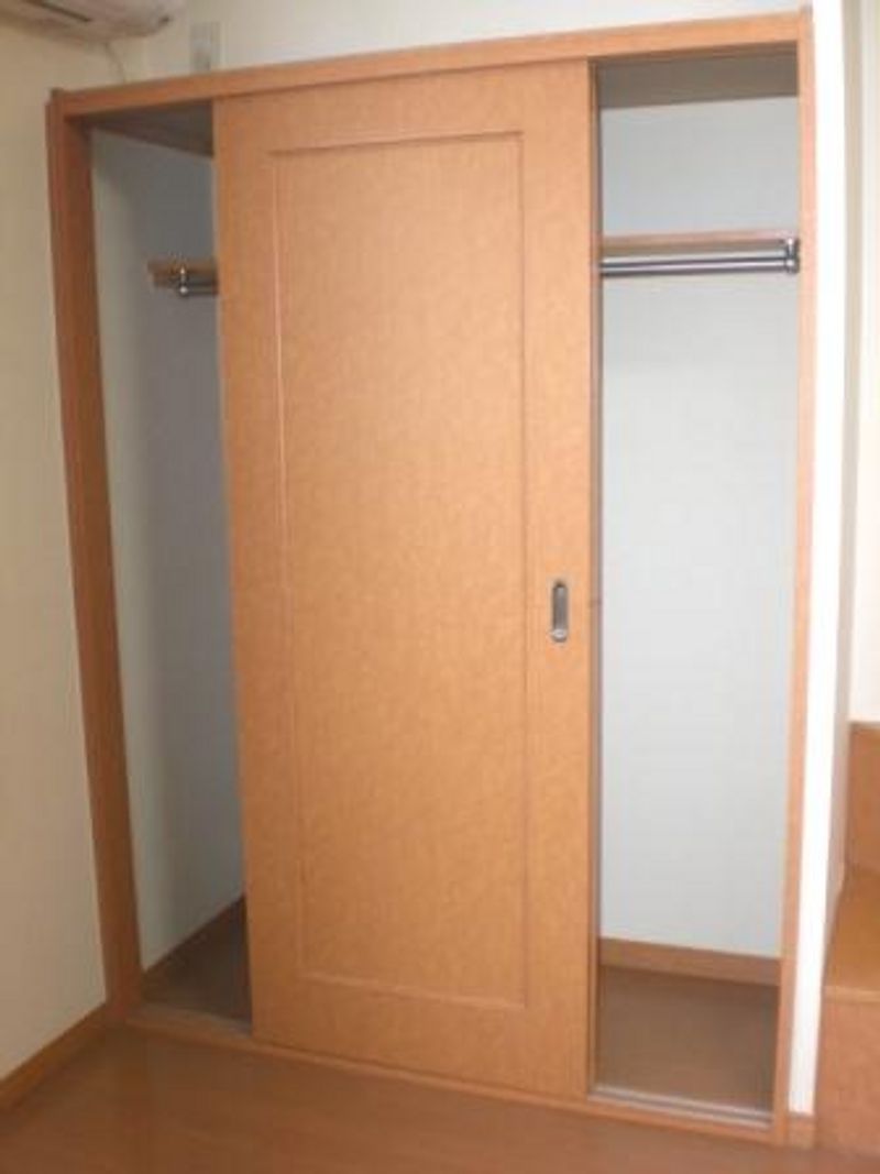 レオパレス榊 収納