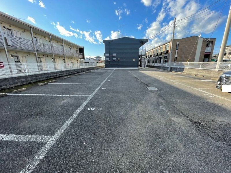 レオパレスニューライフ　トビタ 駐車場