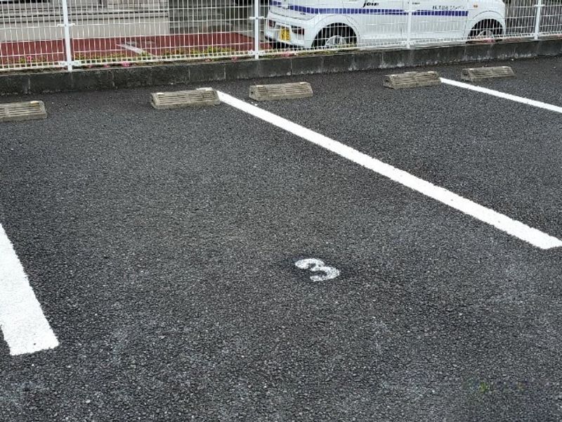 レオパレスサウスヒルパレス 駐車場