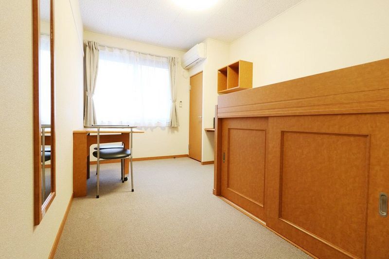 レオパレス平野屋 居間