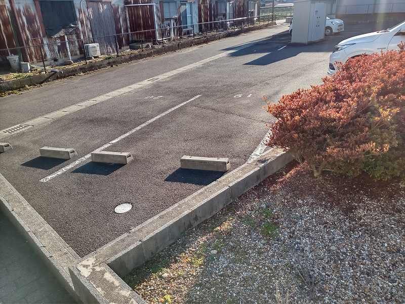 レオパレス正理 駐車場