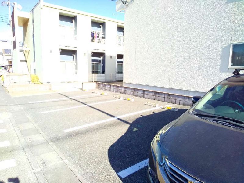レオネクストグラースⅢ 駐車場