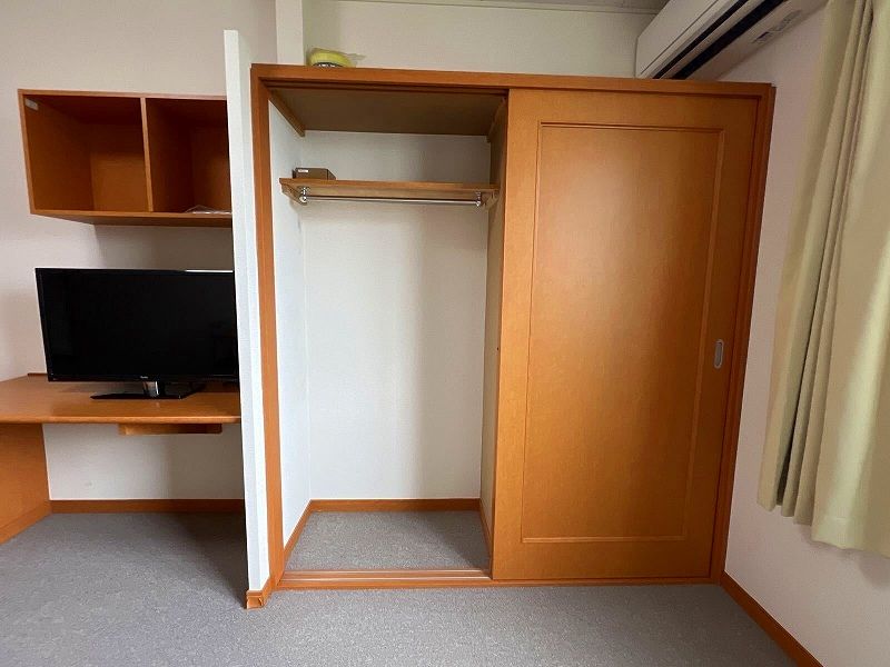 レオパレスピュアタウン 収納