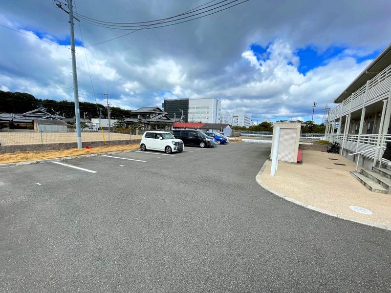 レオネクストクレーン 駐車場