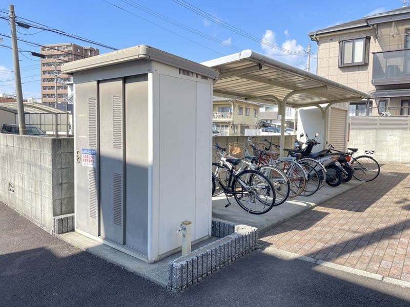 レオパレスメゾン枝松 共用部分