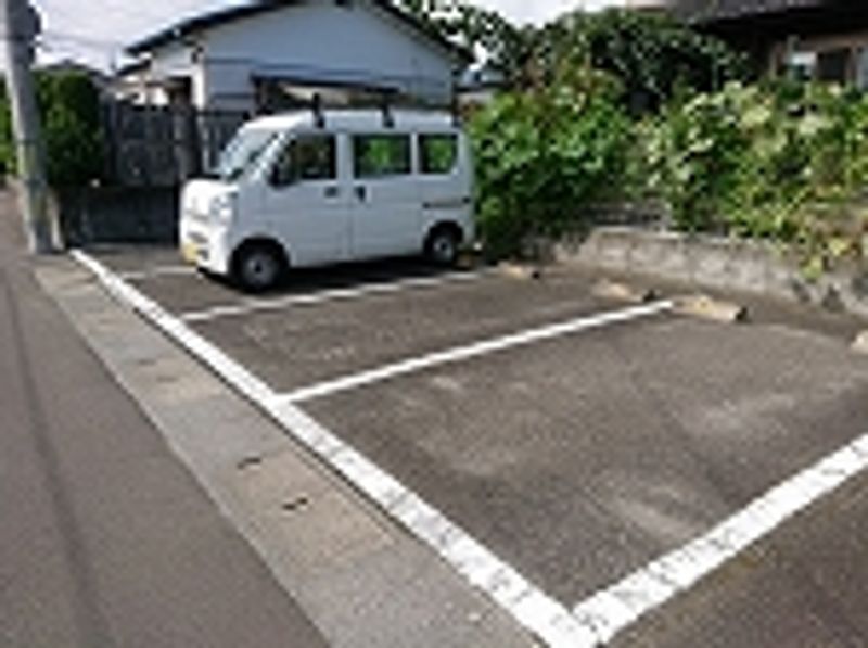 レオパレス沢田南 駐車場